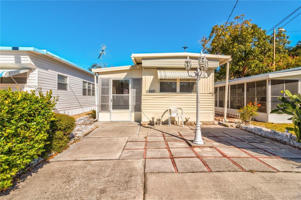 5707 OAK RIDGE AVENUE NEW PORT RICHEY, FL 34652