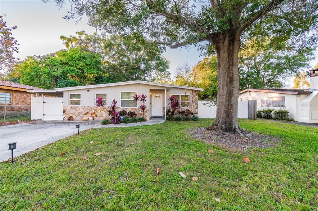 132 EMERALD LANE LARGO, FL 33771
