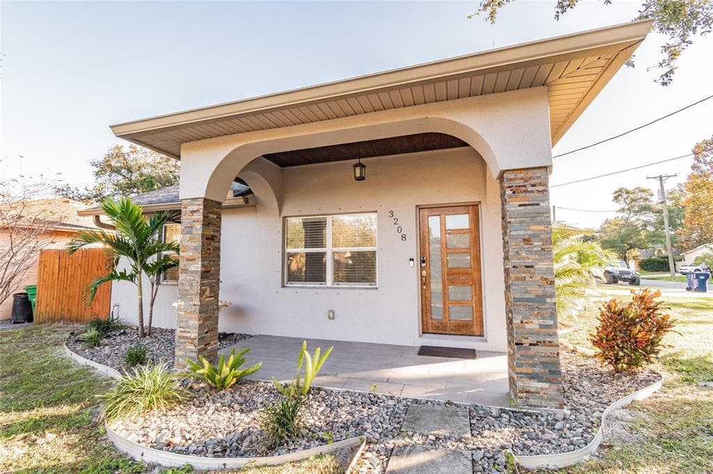 3208 W NAPOLEON AVENUE TAMPA, FL 33611