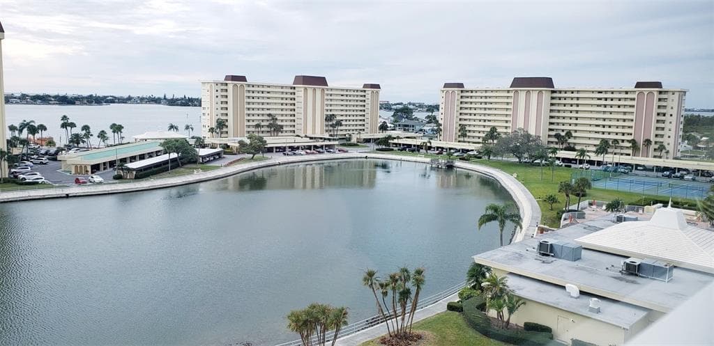 4575 COVE CIRCLE UNIT 807 ST PETERSBURG, FL 33708
