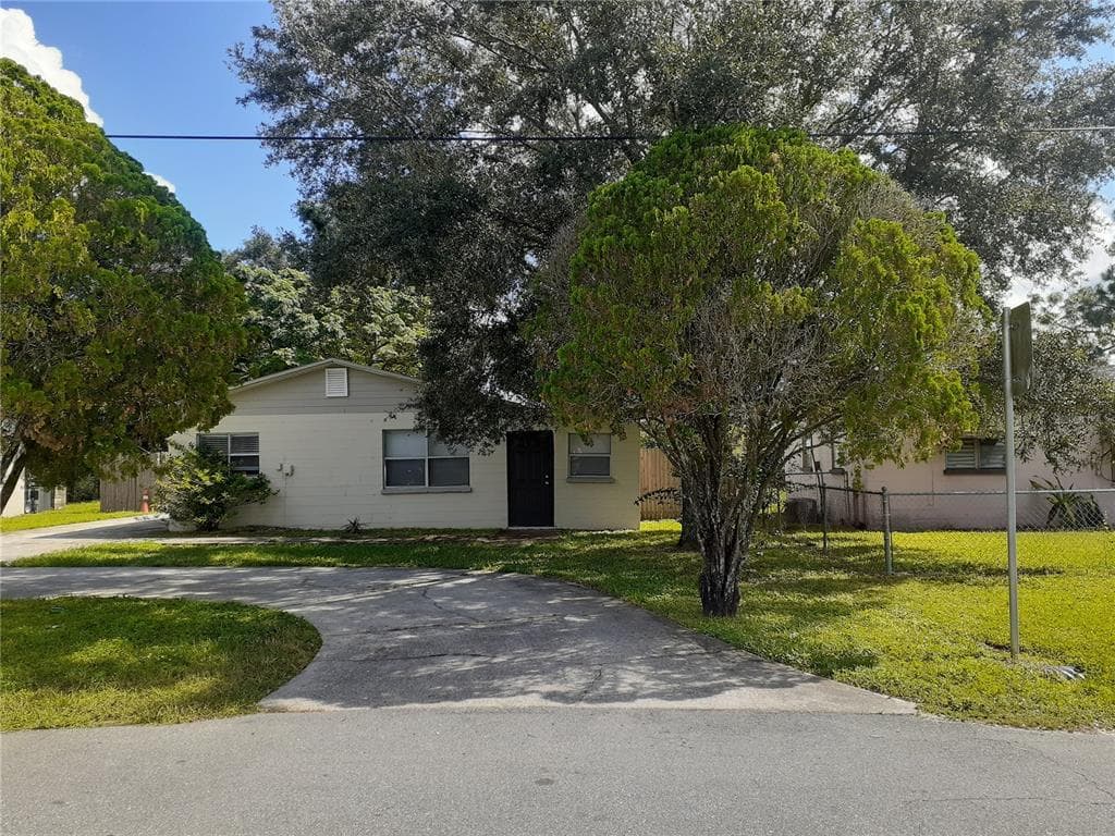 621 STRAIN BOULEVARD LAKELAND, FL 33815