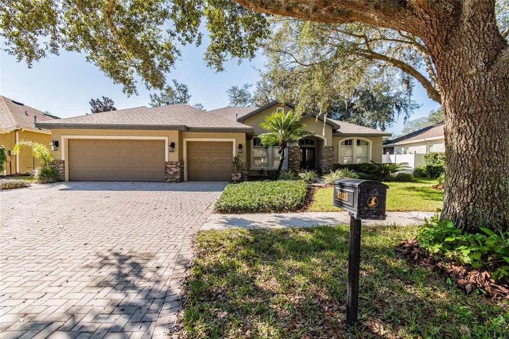 15215 MERLINGLEN PLACE LITHIA, FL 33547