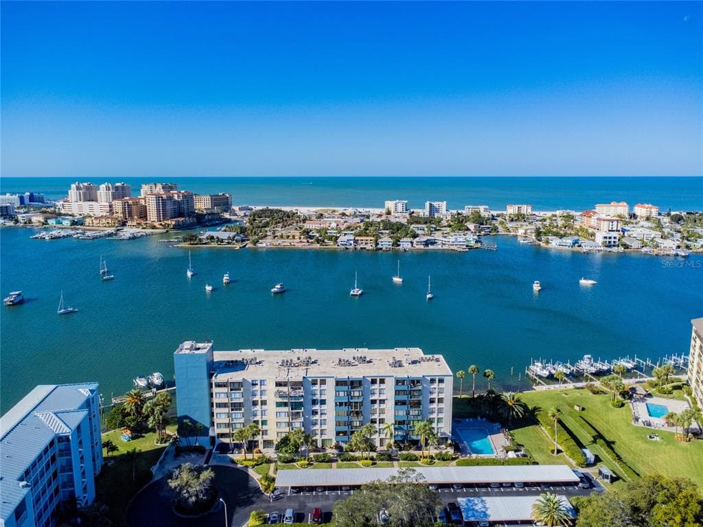 644 ISLAND WAY UNIT 707 CLEARWATER, FL 33767