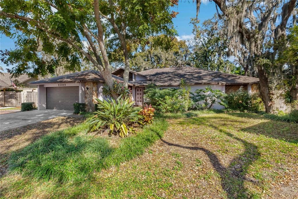 2302 SPRUCEWOOD LANE PLANT CITY, FL 33563