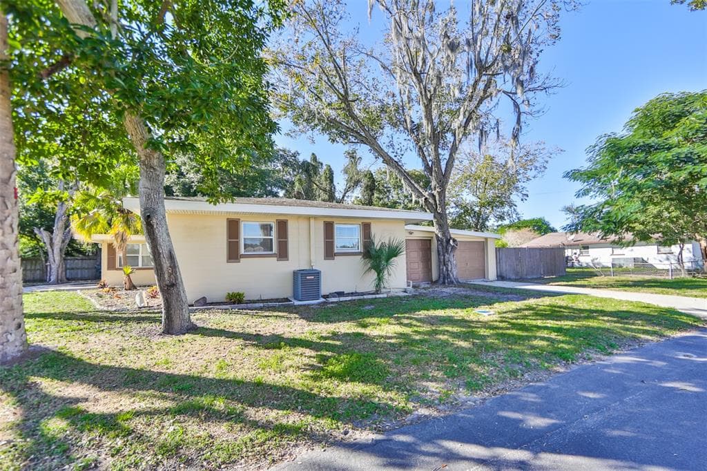205 BOBBIE CIR LAKELAND, FL 33813