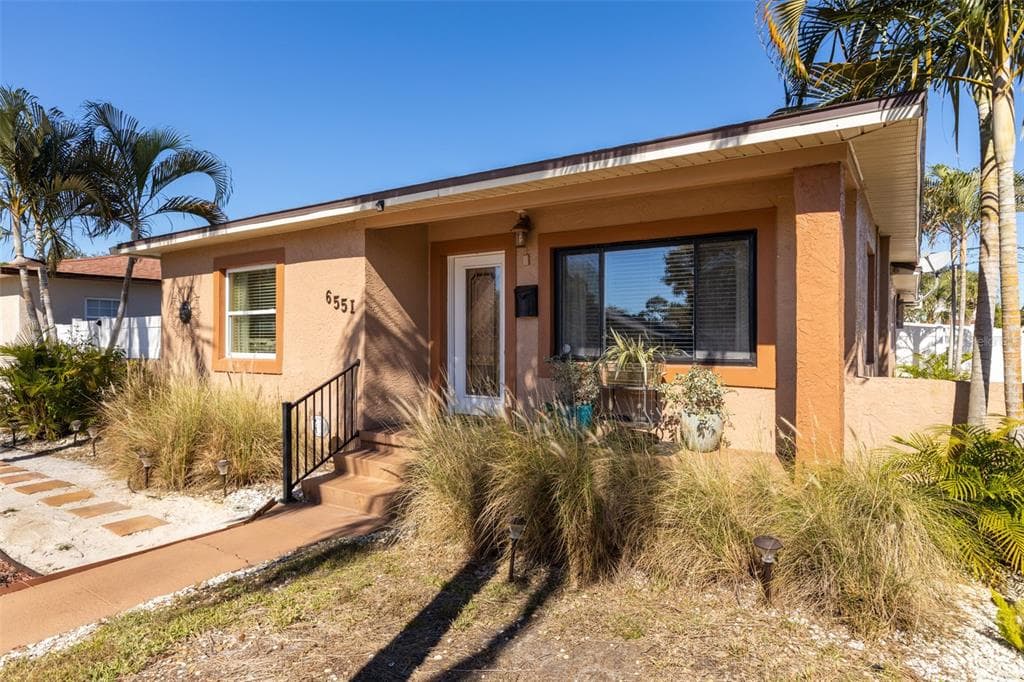 6551 3RD AVENUE S ST PETERSBURG, FL 33707