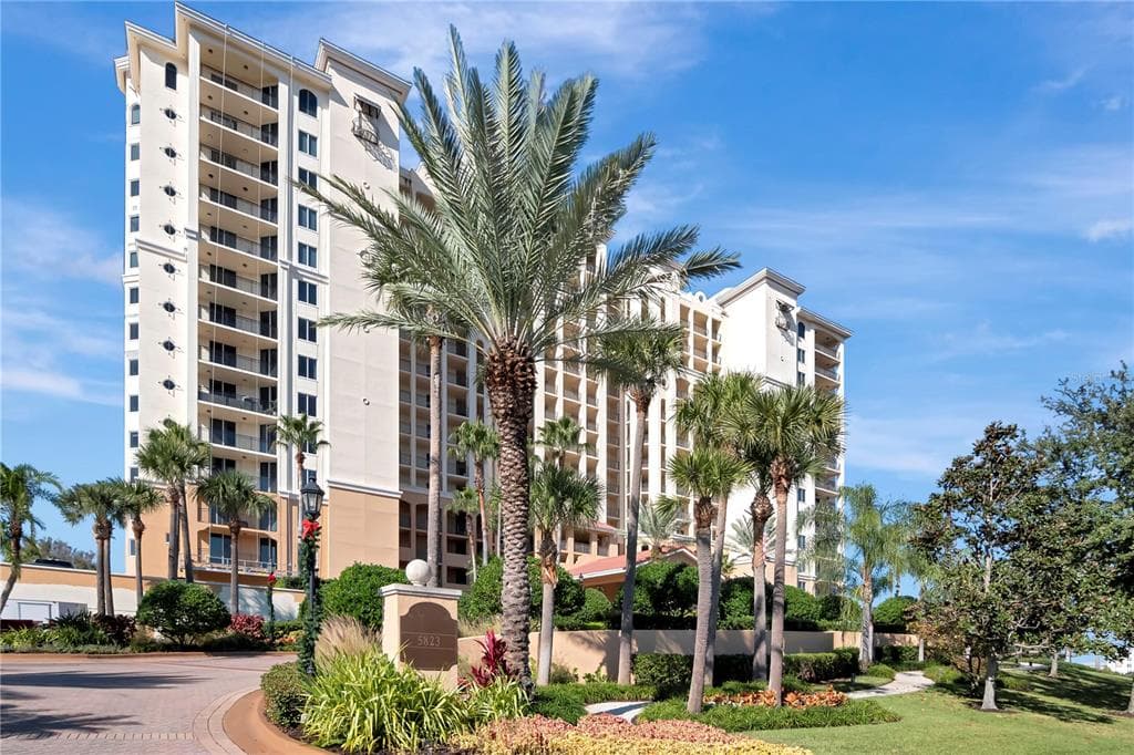 5823 BOWEN DANIEL DRIVE UNIT 301 TAMPA, FL 33616