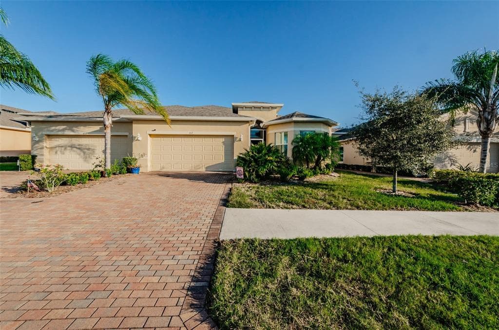712 CHIPPER DRIVE SUN CITY CENTER, FL 33573