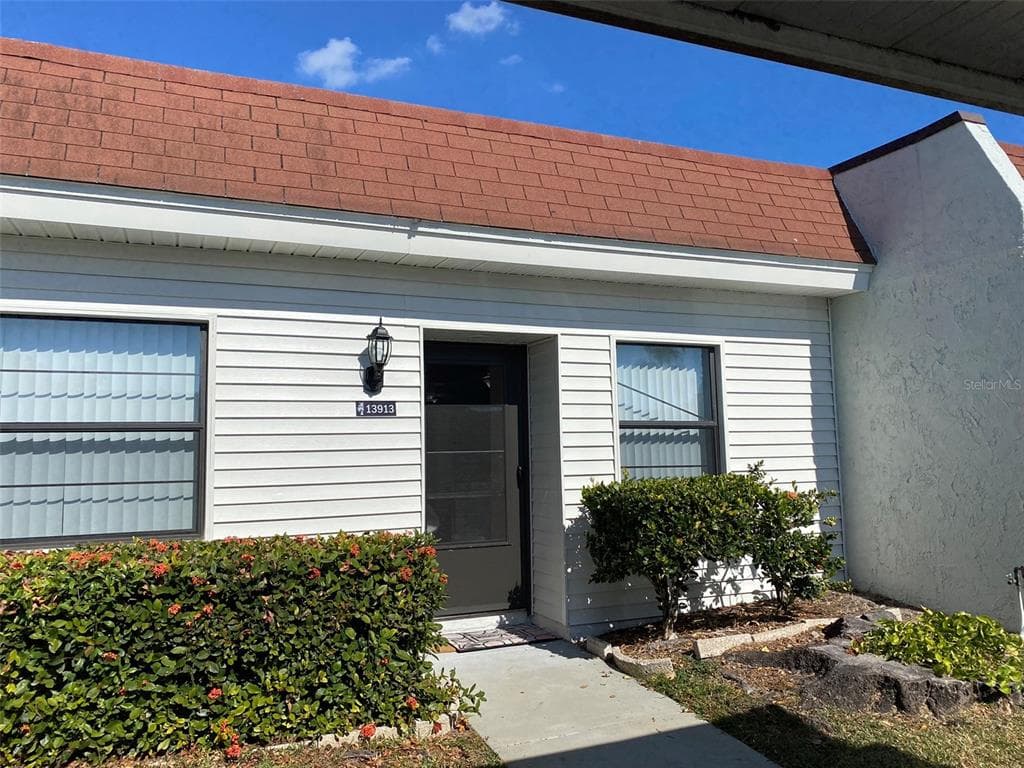 13913 MISSION OAKS BLVD SEMINOLE, FL 33776