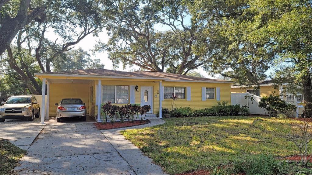 2102 W PARIS STREET TAMPA, FL 33604