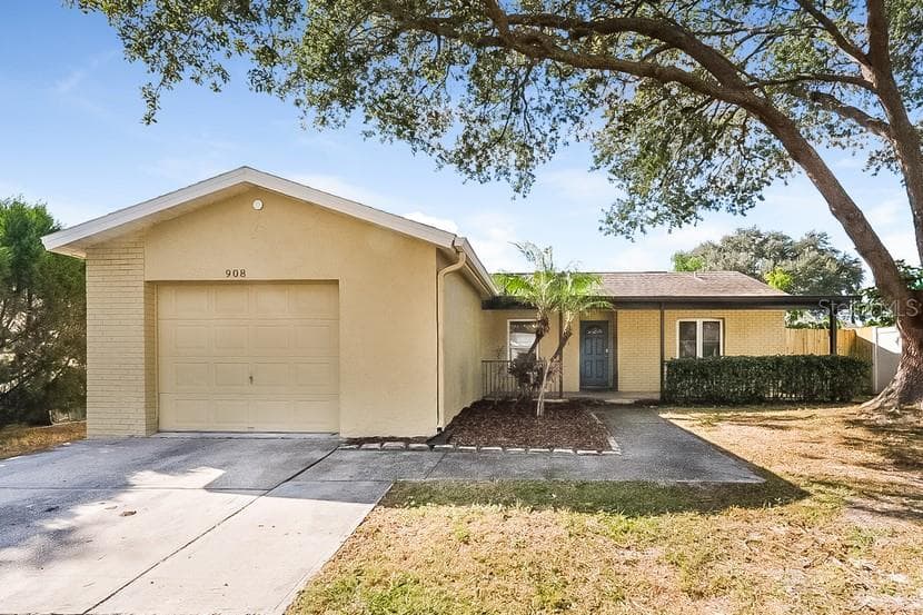908 PINE RIDGE CIRCLE E BRANDON, FL 33511
