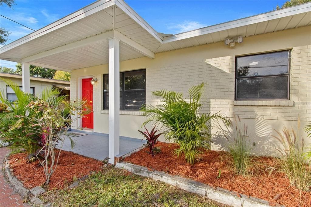 2105 W VIRGINIA AVENUE TAMPA, FL 33607