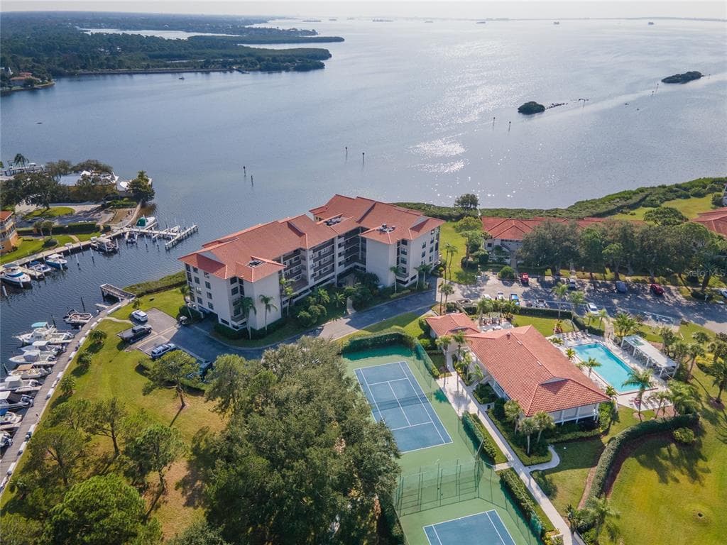 1810 MARINER DRIVE UNIT 301