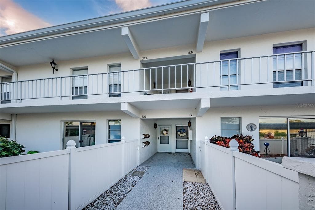 1655 S HIGHLAND AVE UNIT E221 CLEARWATER, FL 33756