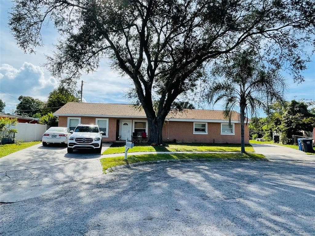 1827 CADILLAC CIRCLE TAMPA, FL 33619
