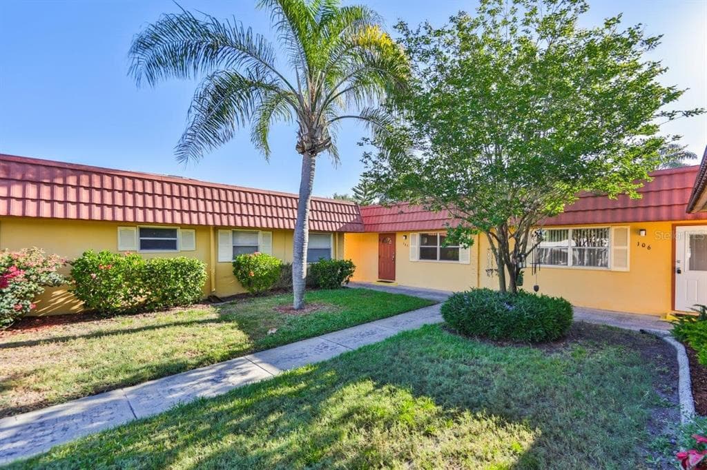 202 BEDFORD TRAIL UNIT 105 SUN CITY CENTER, FL 33573