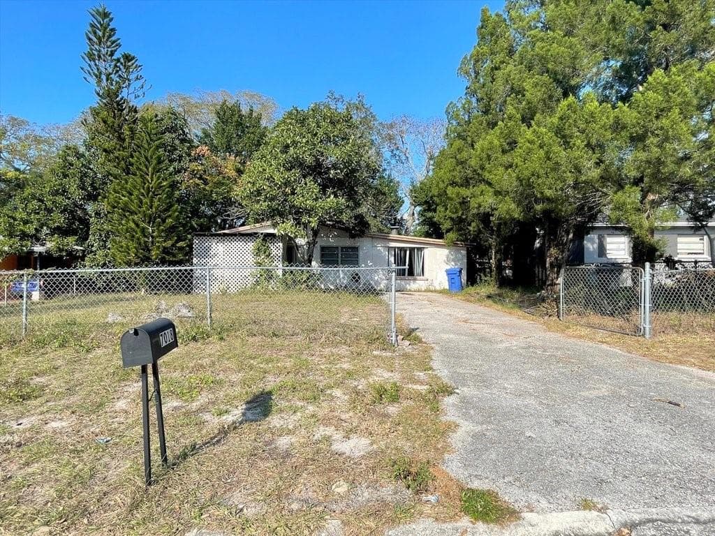 7018 PONDEROSA DRIVE TAMPA, FL 33637
