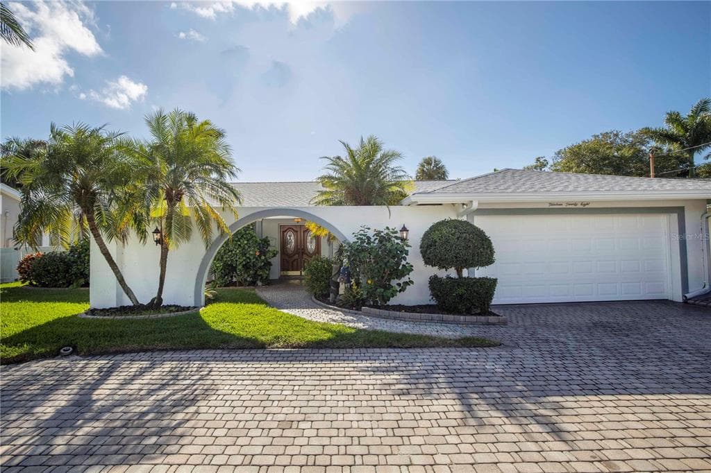 1328 40TH AVENUE NE ST PETERSBURG, FL 33703