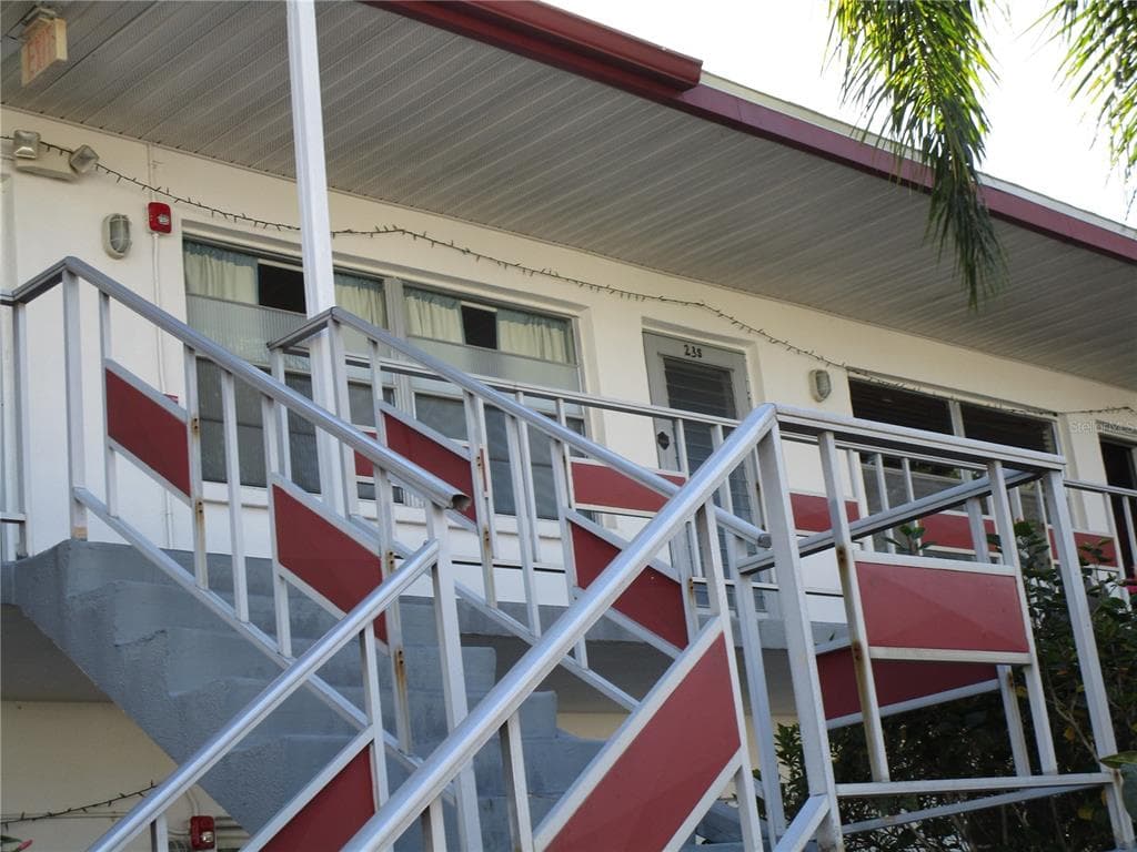 1900 58TH AVENUE N UNIT 23 ST PETERSBURG, FL 33714