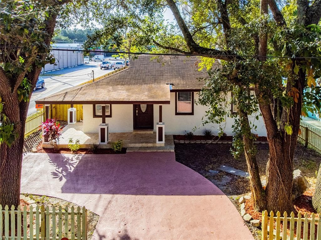 1429 E MOHAWK AVENUE TAMPA, FL 33604