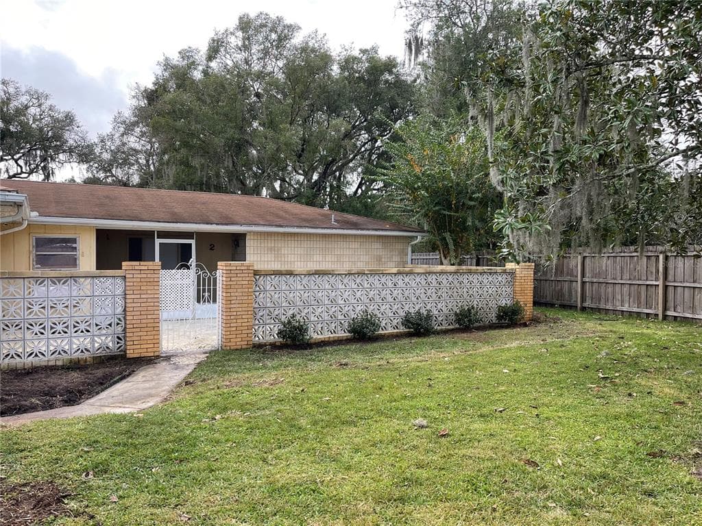 2 SPRING LAKE PLACE OCALA, FL 34472