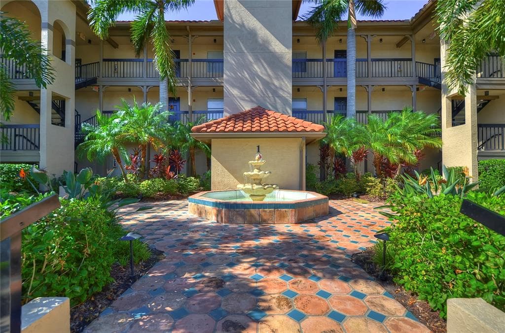 2400 FEATHER SOUND DRIVE UNIT 332 CLEARWATER, FL 33762