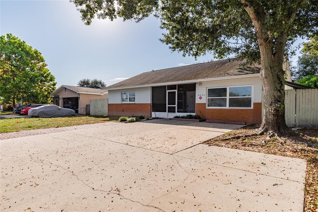 8232 FLAME VINE AVENUE SEMINOLE, FL 33777