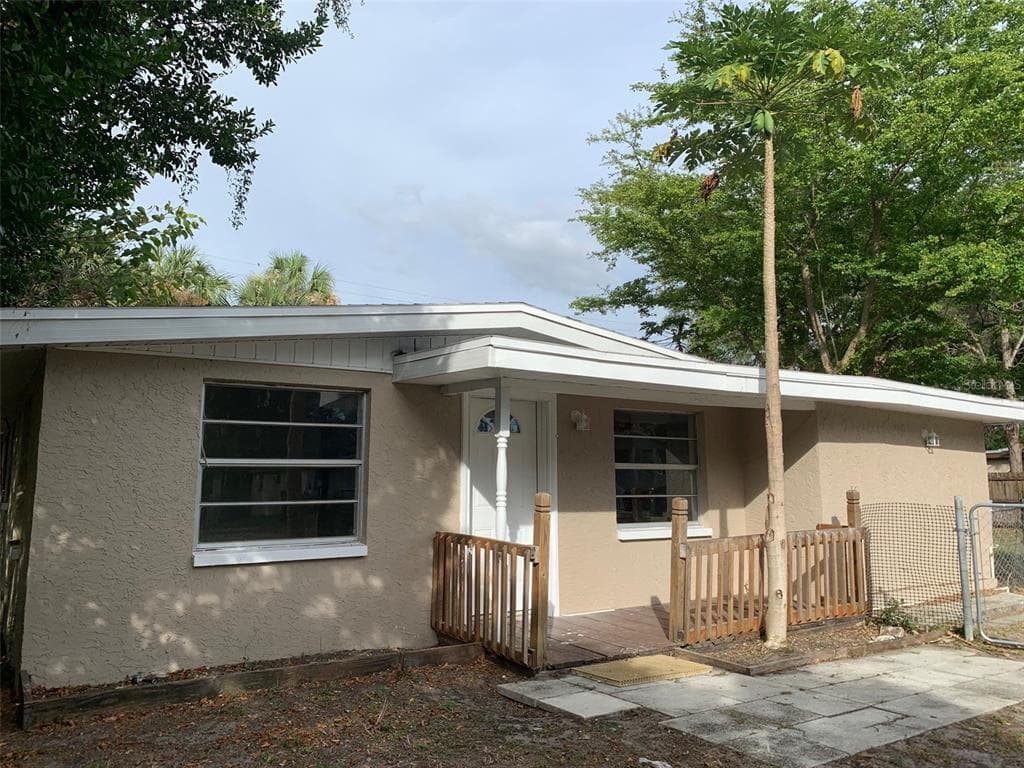 916 E 123RD AVENUE TAMPA, FL 33612