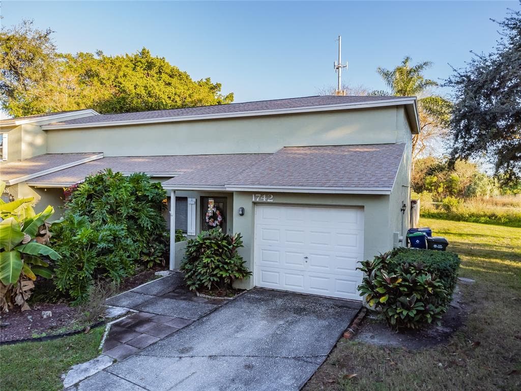 1742 ADAMS CIRCLE S LARGO, FL 33771