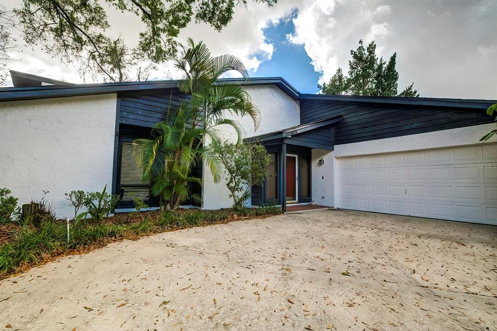 4502 OLD SAYBROOK AVENUE TAMPA, FL 33624