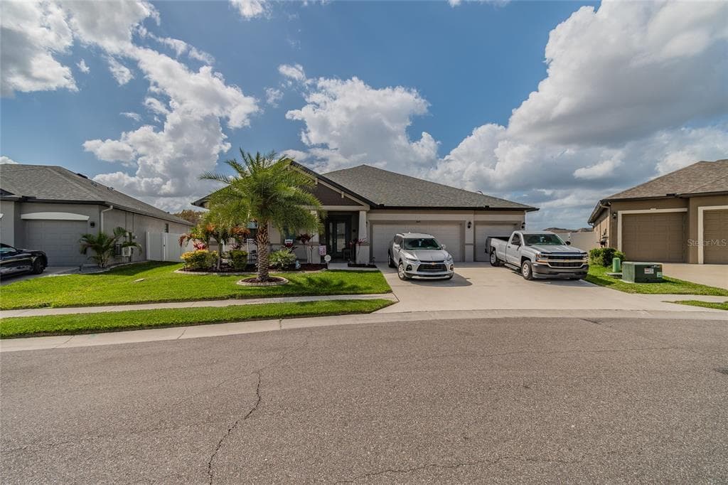 4045 SALIDA DELSOL DRIVE SUN CITY CENTER, FL 33573