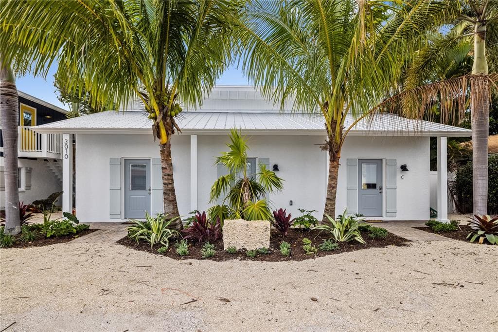 3010 GULF DRIVE HOLMES BEACH, FL 34217