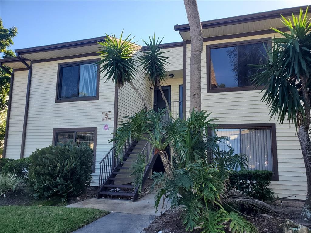 370 MOORINGS COVE DRIVE UNIT 370 TARPON SPRINGS, FL 34689