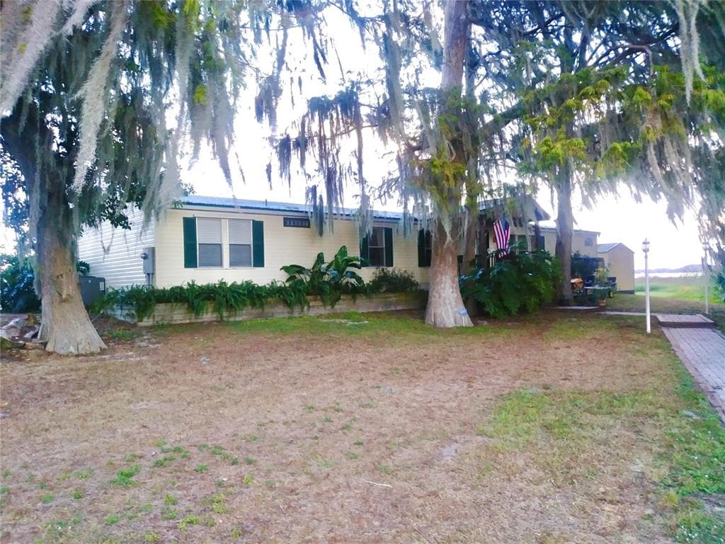 9 WINDY POINT ROAD LAKE PLACID, FL 33852