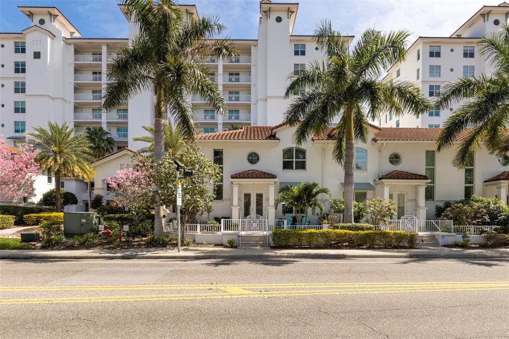 1325 SNELL ISLE BOULEVARD NE UNIT 105 ST PETERSBURG, FL 33704