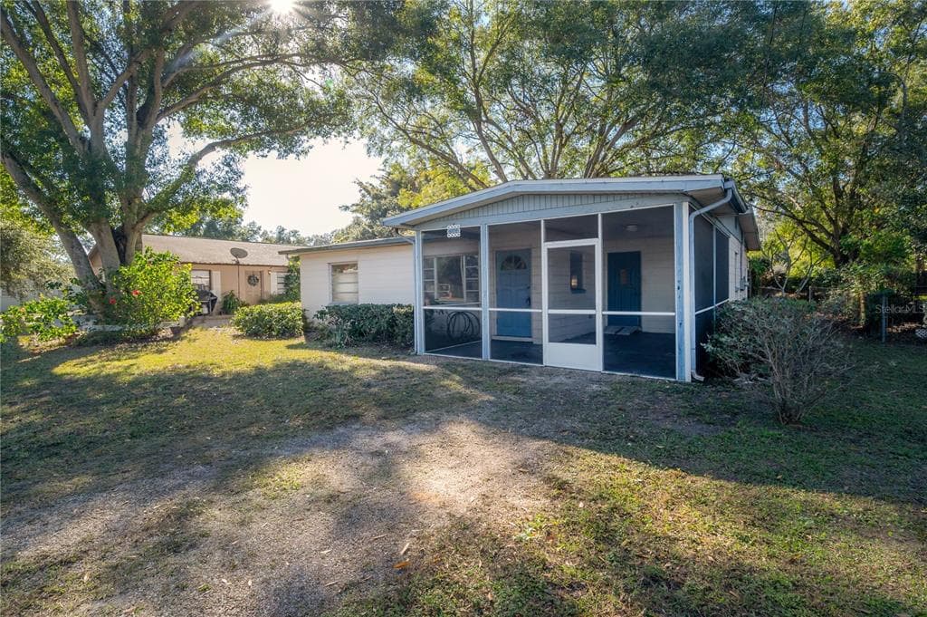 4114 N LOIS AVENUE TAMPA, FL 33614