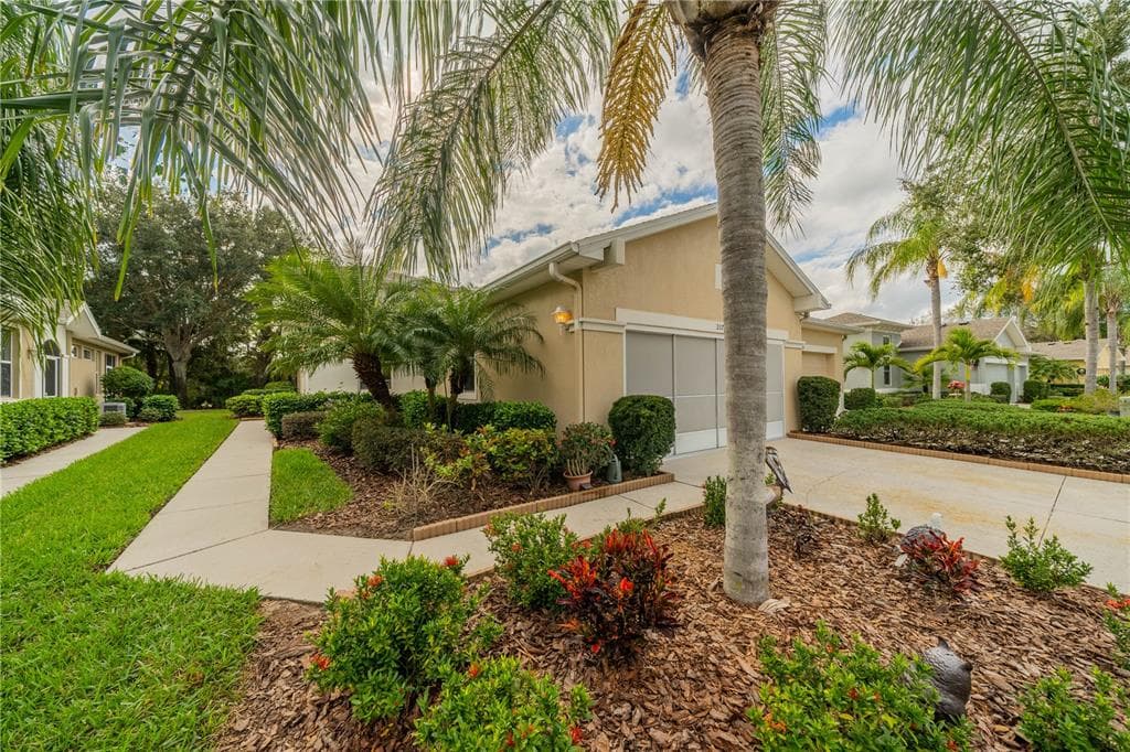 2076 SIFIELD GREENS WAY UNIT 6