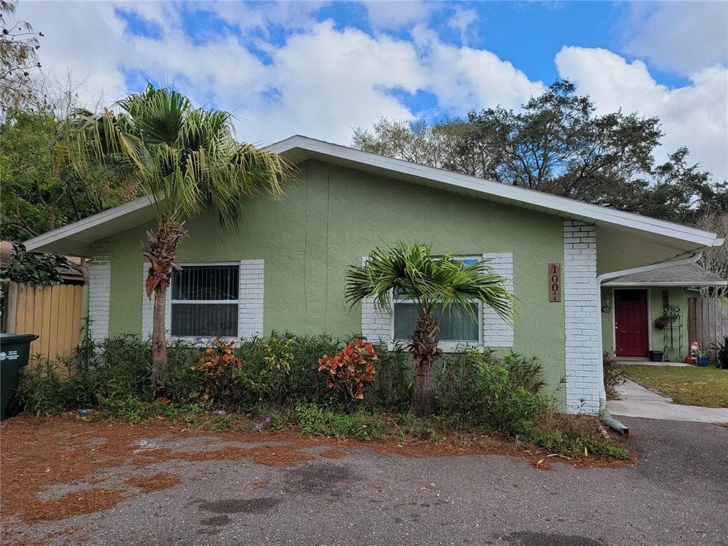 1001 LAKE PALMS DRIVE LARGO, FL 33771