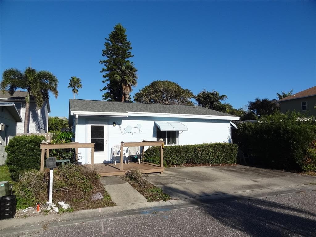18043 2ND STREET E REDINGTON SHORES, FL 33708