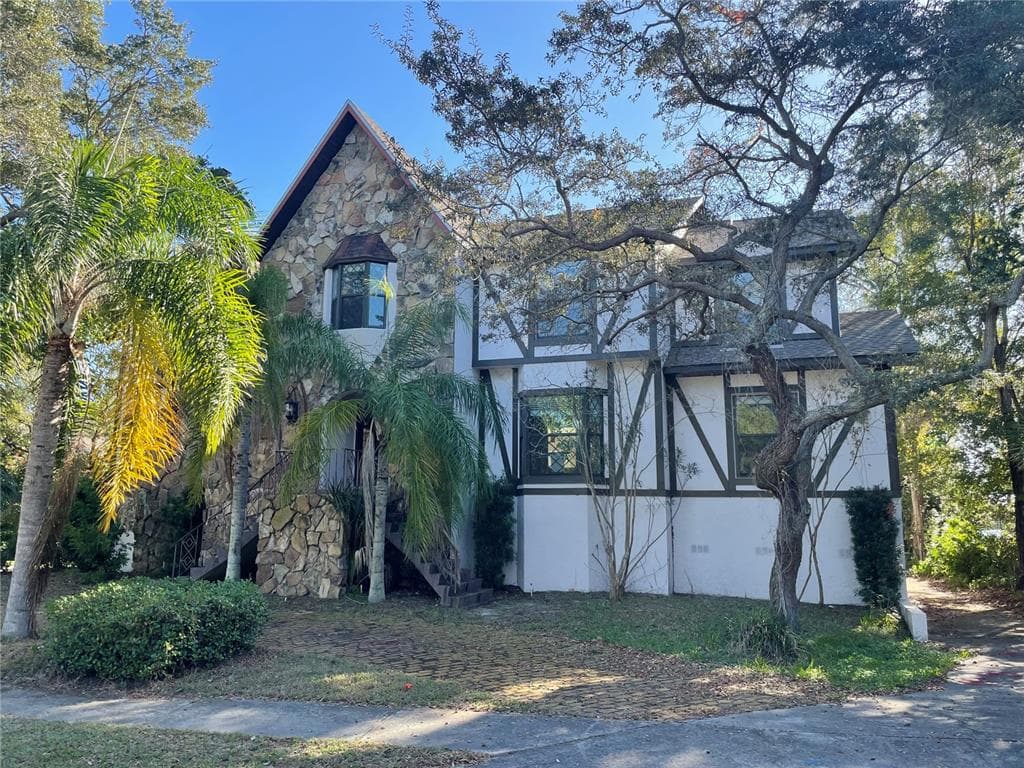 9035 BAYWOOD PARK DRIVE