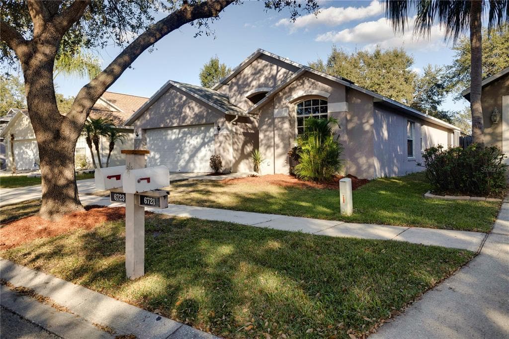 6723 WATERTON DRIVE RIVERVIEW, FL 33578