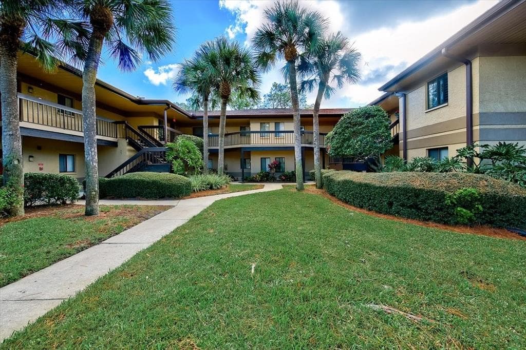 2673 SABAL SPRINGS CIRCLE UNIT 206 CLEARWATER, FL 33761