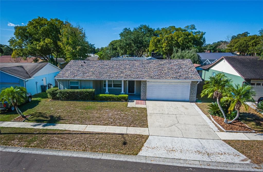 425 HICKORY TREE CIRCLE SEFFNER, FL 33584