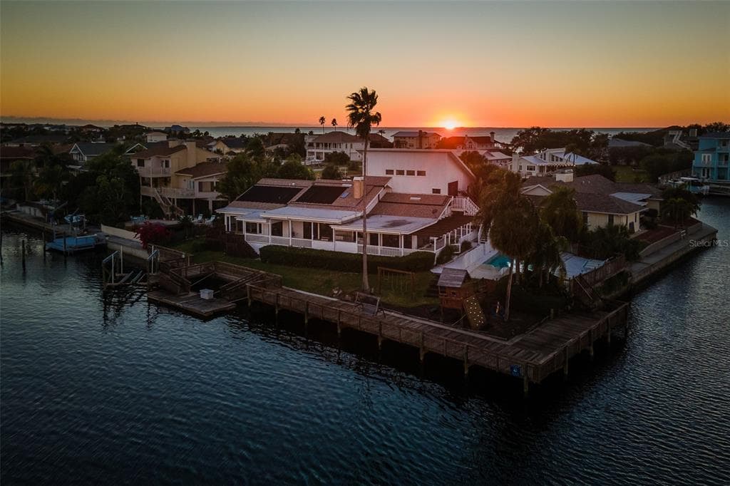 5560 CLIPPER COURT