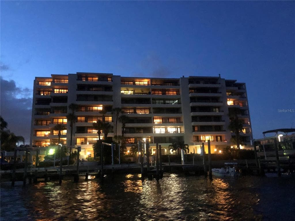 5700 MARINER STREET UNIT 701 TAMPA, FL 33609