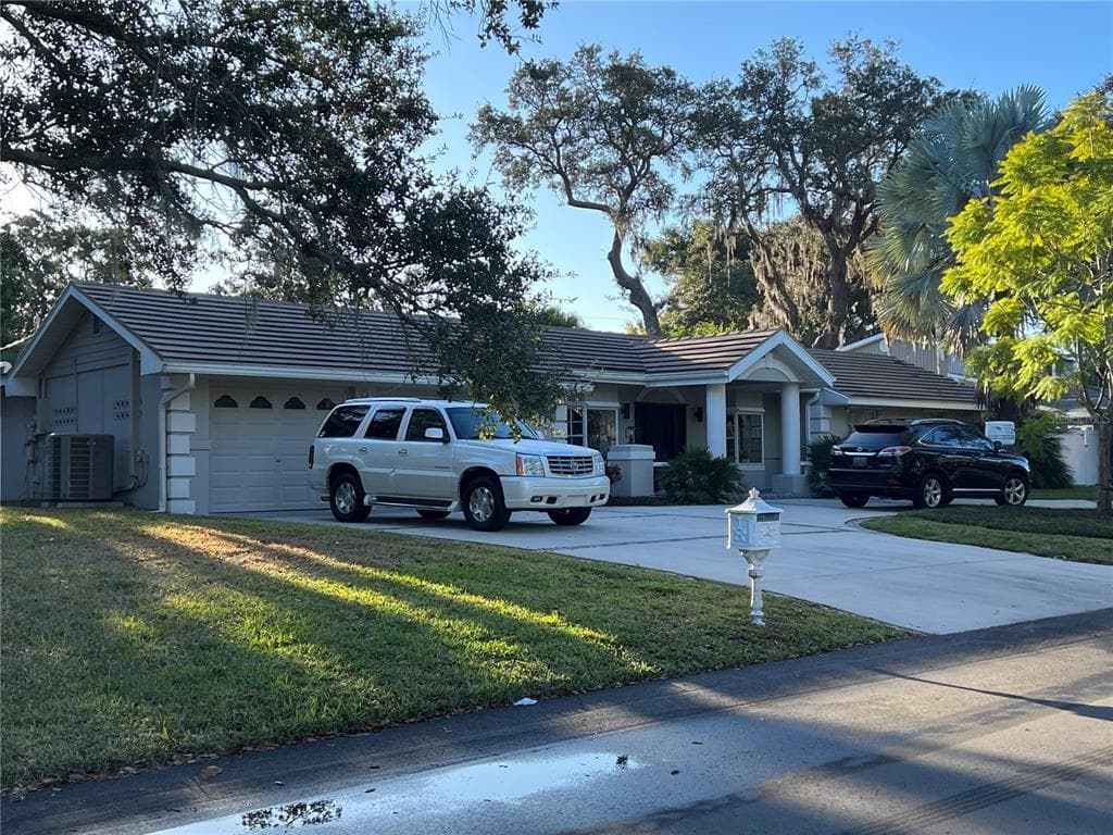 111 CRESTWOOD LANE LARGO, FL 33770