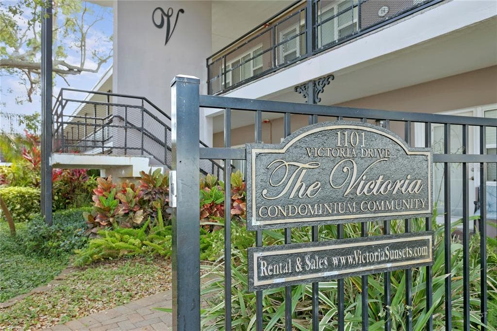 1101 VICTORIA DRIVE UNIT 4 DUNEDIN, FL 34698
