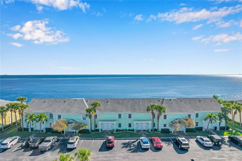 4782 COQUINA KEY DRIVE SE UNIT 4782 ST PETERSBURG, FL 33705
