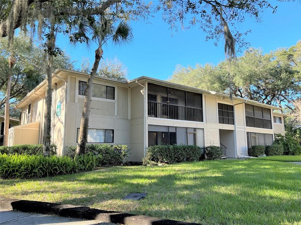 6012 LAKETREE LANE UNIT B TEMPLE TERRACE, FL 33617