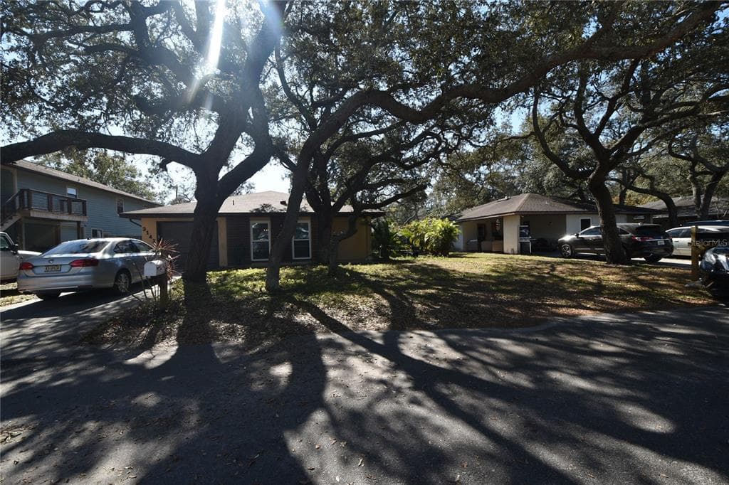 3142 W VARN AVENUE TAMPA, FL 33611